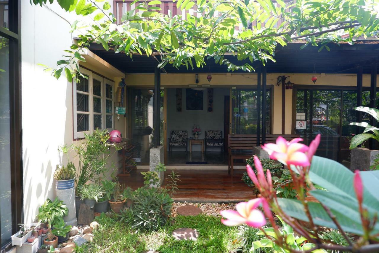 Mon Lodge & Yoga Donmueang Bangkok Exterior foto